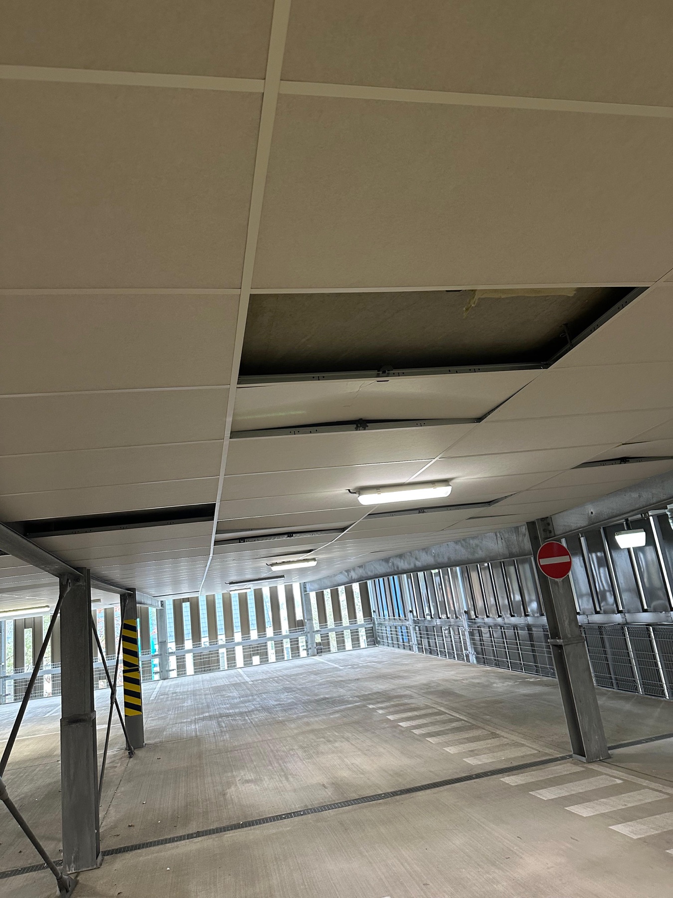 Innenbereich des Fahrradparkhauses in Bernau